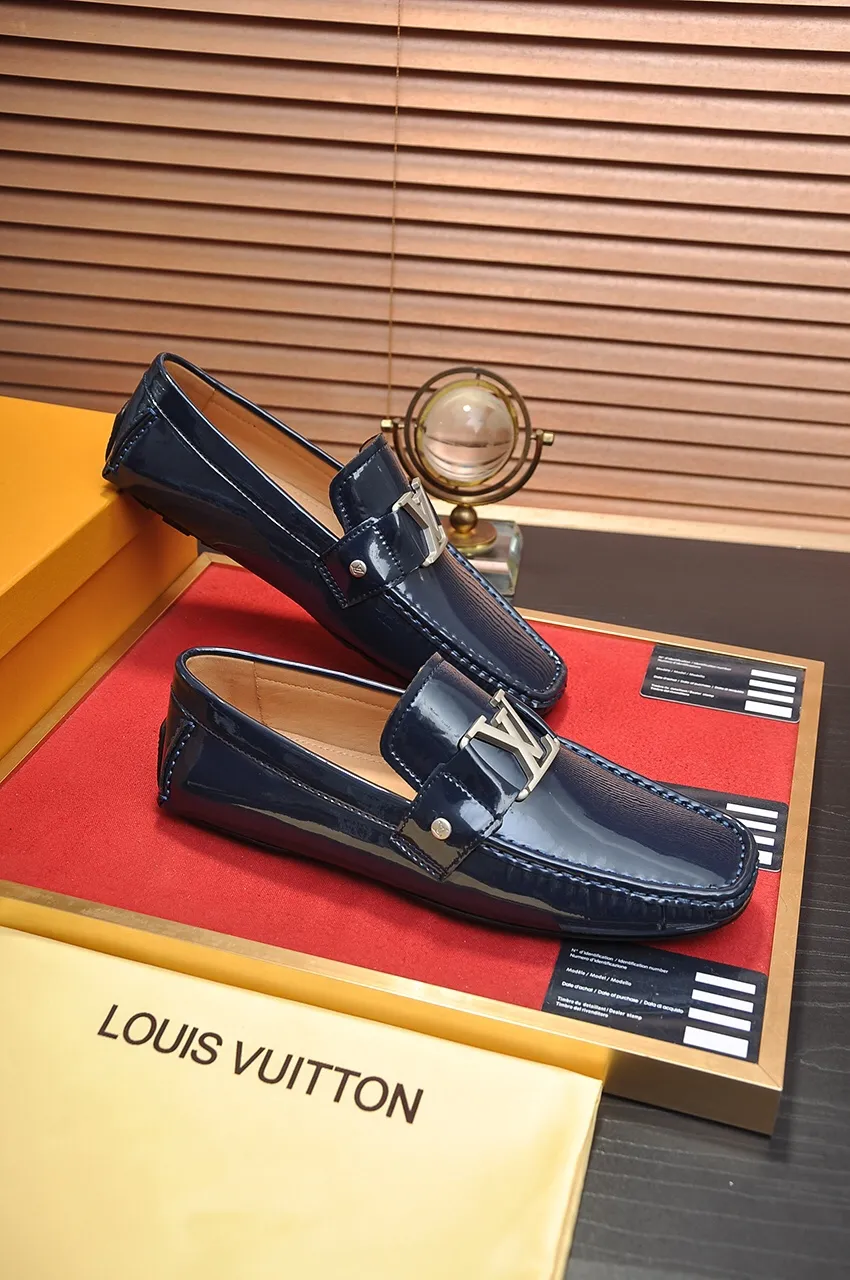 Men's men's shoes 💰420💶 [LV Doudou shoes] (water-dyed cowhide lining) new model is on the market, available on the official website. The new Doudou shoes are processed into single-color materials, and the uppers are made of imported horsehide leather. The body of the shoe is fully hemmed with mark thread, and is lined with imported original cowhide leather. The elegant shoe shape is super suitable for all-matching, and the size is 38-44.